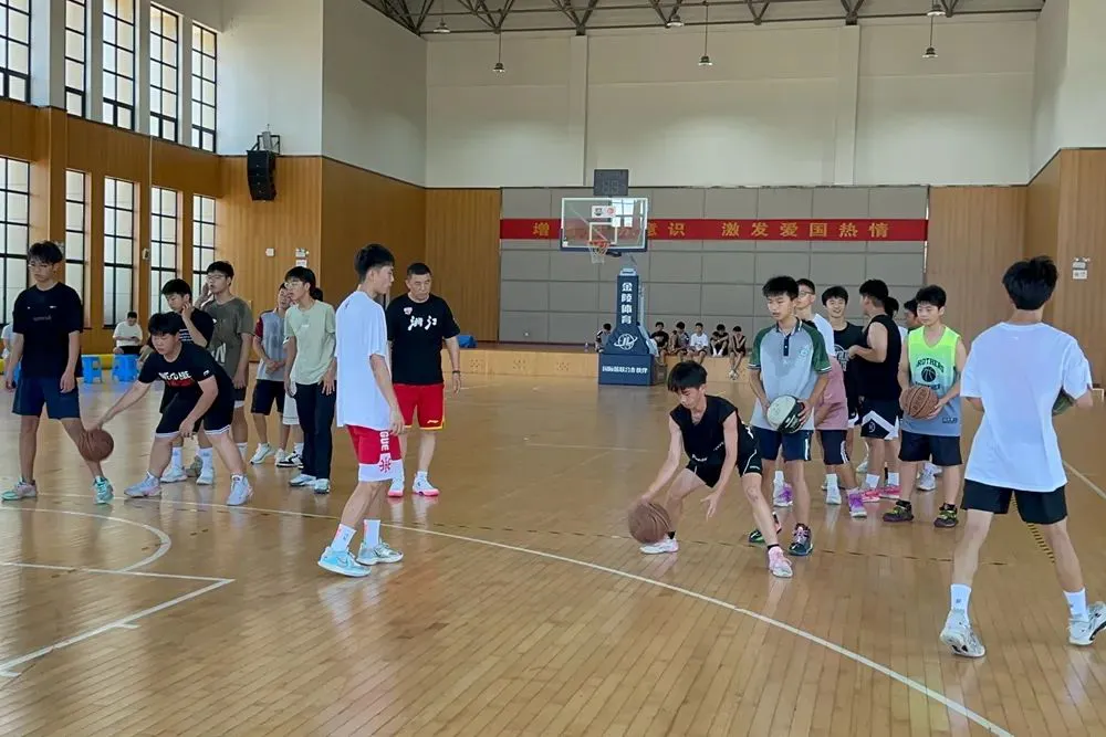 篮球基本功训练顺序口诀是什么_0