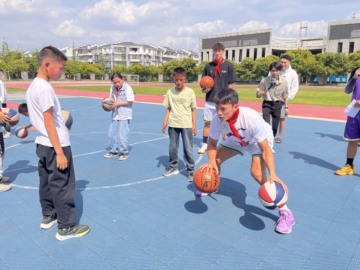 小学入门篮球训练视频